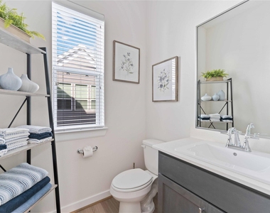 1013 Erin Street - Photo Thumbnail 13