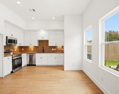 7841 Sunnyhill Street - Photo Thumbnail 2