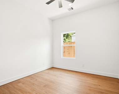 7841 Sunnyhill Street - Photo Thumbnail 8