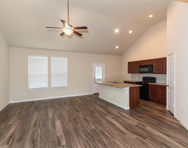 9522 Yellow Rose Drive - Photo Thumbnail 4