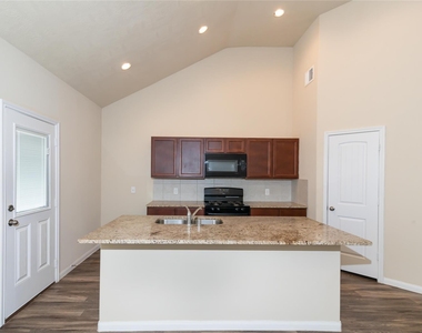 9522 Yellow Rose Drive - Photo Thumbnail 2