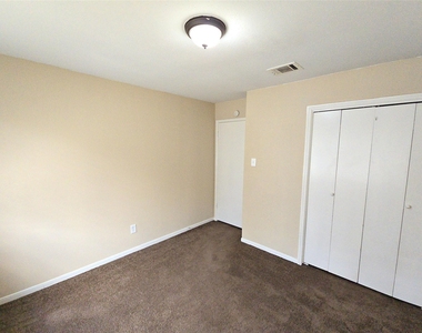 4718 Reynaldo Drive - Photo Thumbnail 15