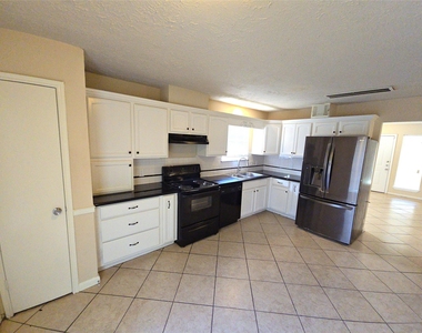 4718 Reynaldo Drive - Photo Thumbnail 3