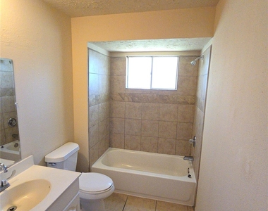 4718 Reynaldo Drive - Photo Thumbnail 11