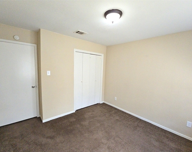 4718 Reynaldo Drive - Photo Thumbnail 16