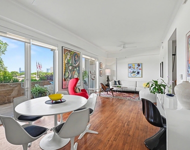 2520 Robinhood Street - Photo Thumbnail 1