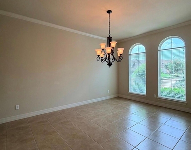 5423 Lachlan Springs Lane - Photo Thumbnail 7