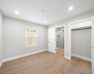 1823 Studewood Street - Photo Thumbnail 9