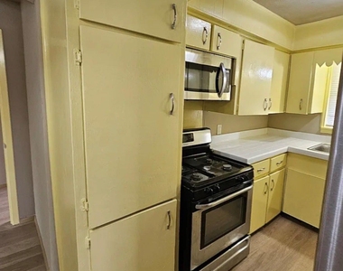 3026 Airport Boulevard - Photo Thumbnail 9