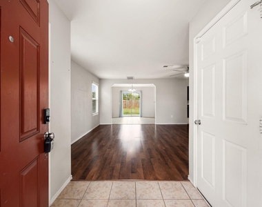 8102 Yaupon View Drive - Photo Thumbnail 2