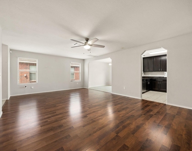 8102 Yaupon View Drive - Photo Thumbnail 6