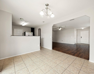 8102 Yaupon View Drive - Photo Thumbnail 11