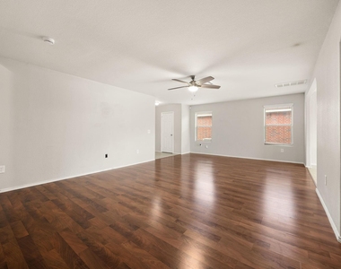 8102 Yaupon View Drive - Photo Thumbnail 5