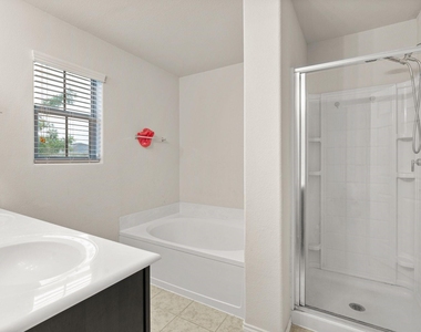 8102 Yaupon View Drive - Photo Thumbnail 10