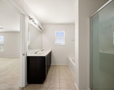 8102 Yaupon View Drive - Photo Thumbnail 18