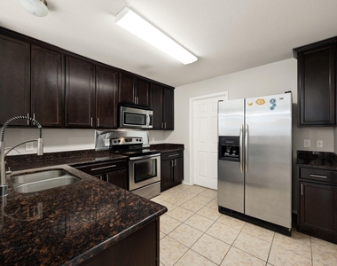 8102 Yaupon View Drive - Photo Thumbnail 10