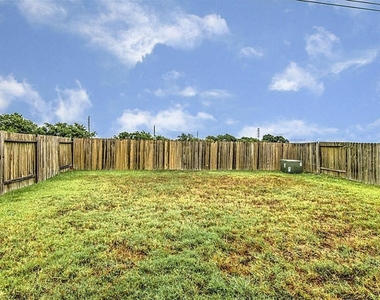 8102 Yaupon View Drive - Photo Thumbnail 30