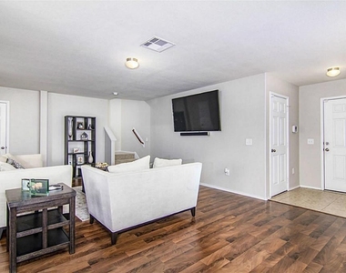 8102 Yaupon View Drive - Photo Thumbnail 15
