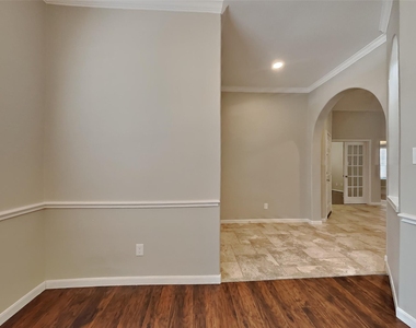 15610 Forest Run Drive - Photo Thumbnail 4