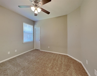 15610 Forest Run Drive - Photo Thumbnail 12