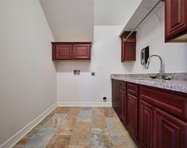 11718 Casadores Lane - Photo Thumbnail 10