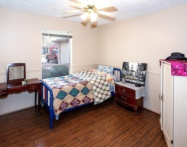 5910 Country Place - Photo Thumbnail 11