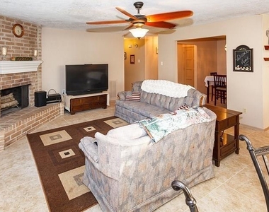 5910 Country Place - Photo Thumbnail 8