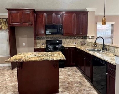 15930 Hidden Crest Drive - Photo Thumbnail 4