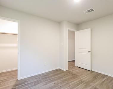 2417 Flathead Drive - Photo Thumbnail 8