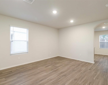 2417 Flathead Drive - Photo Thumbnail 4