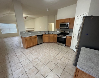 10427 Hamlet Vale Court - Photo Thumbnail 4