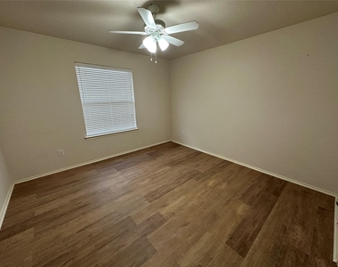 10427 Hamlet Vale Court - Photo Thumbnail 9