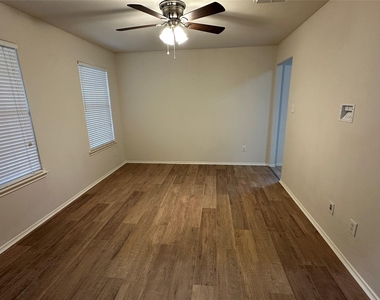 10427 Hamlet Vale Court - Photo Thumbnail 2
