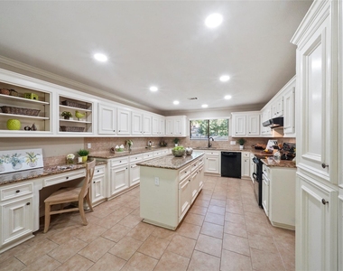 7415 Revelwood Drive - Photo Thumbnail 6