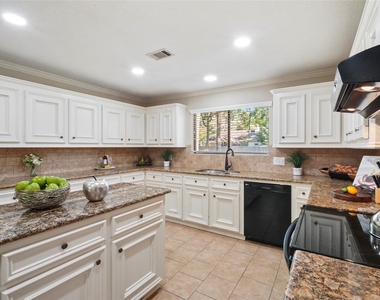 7415 Revelwood Drive - Photo Thumbnail 9