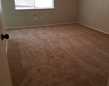 8002 Knightwood Forest Drive - Photo Thumbnail 9