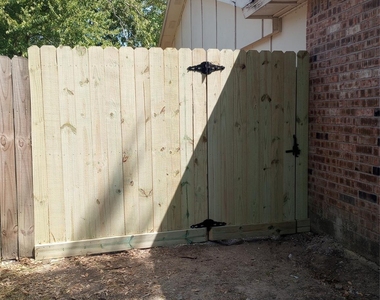 8002 Knightwood Forest Drive - Photo Thumbnail 2