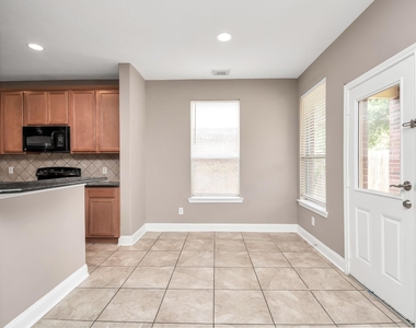 1914 Lenora Court - Photo Thumbnail 8