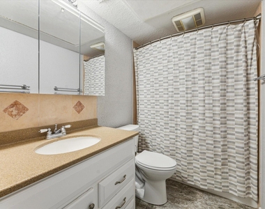1880 White Oak Dr Drive - Photo Thumbnail 12
