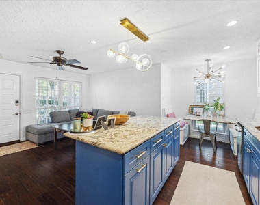 1880 White Oak Dr Drive - Photo Thumbnail 5