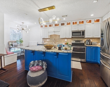1880 White Oak Dr Drive - Photo Thumbnail 4