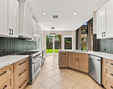5526 Walnut Glen Lane - Photo Thumbnail 5