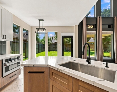 5526 Walnut Glen Lane - Photo Thumbnail 7