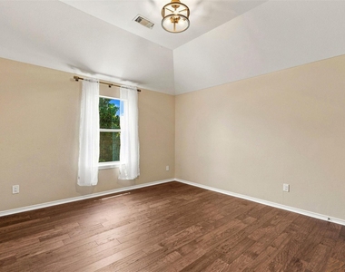 5526 Walnut Glen Lane - Photo Thumbnail 20