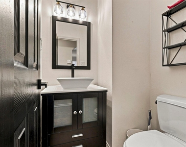 5526 Walnut Glen Lane - Photo Thumbnail 12