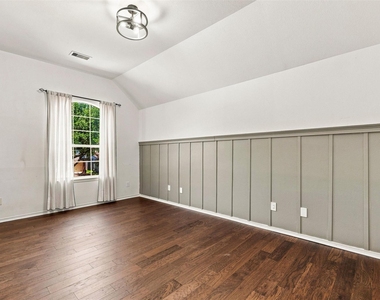 5526 Walnut Glen Lane - Photo Thumbnail 17