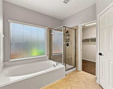 5526 Walnut Glen Lane - Photo Thumbnail 15