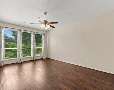 5526 Walnut Glen Lane - Photo Thumbnail 13