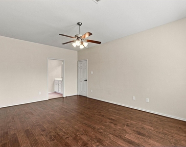 5526 Walnut Glen Lane - Photo Thumbnail 14