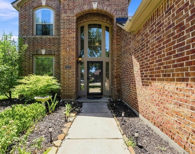 5526 Walnut Glen Lane - Photo Thumbnail 1